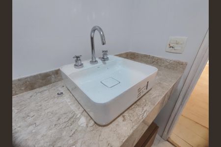 Casa de condomínio à venda com 137m², 4 quartos e 2 vagas Casa de condomínio à venda com 137m², 4 quartos e 2 vagasBanheiro da Suíte