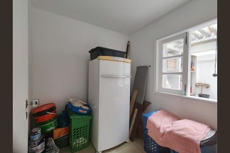 Casa de condomínio à venda com 137m², 4 quartos e 2 vagasQuarto de serviço