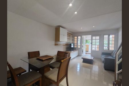 Sala de casa de condomínio à venda com 4 quartos, 137m² em Recreio dos Bandeirantes, Rio de Janeiro