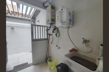 Casa de condomínio à venda com 137m², 4 quartos e 2 vagasÁrea de serviço