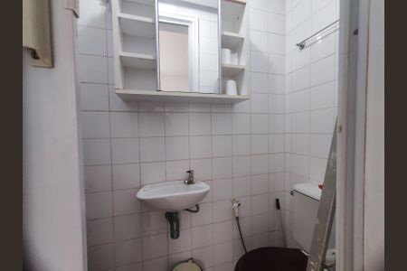 Casa de condomínio à venda com 137m², 4 quartos e 2 vagasBanheiro de serviço