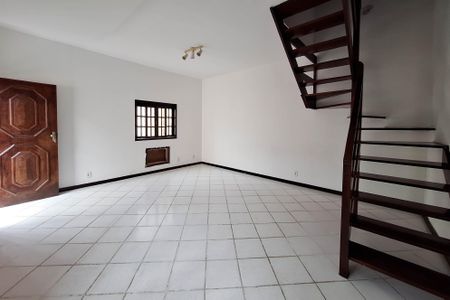 Casa à venda com 120m², 3 quartos e 2 vagasSala