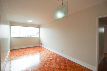 Apartamento para alugar com 75m², 2 quartos e 1 vagaSala