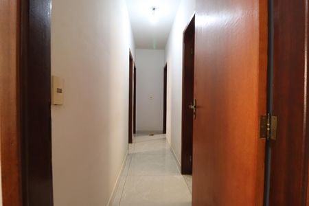 Casa para alugar com 180m², 3 quartos e 2 vagasCorredor