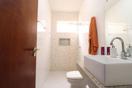 Casa para alugar com 180m², 3 quartos e 2 vagasBanheiro Social