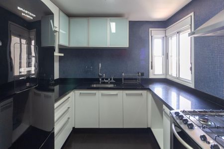 Apartamento para alugar com 119m², 3 quartos e 2 vagas Apartamento para alugar com 119m², 3 quartos e 2 vagasCozinha