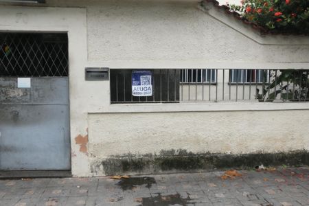 Apartamento para alugar com 55m², 2 quartos e sem vagafoto da placa instalada