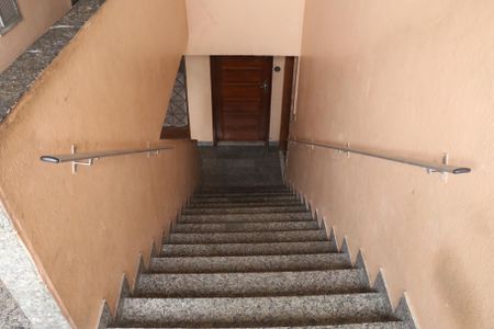 Apartamento para alugar com 55m², 2 quartos e sem vagaEscada