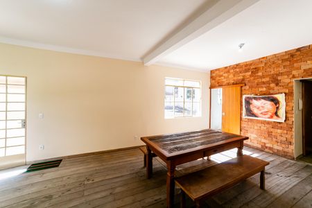 Sala de casa para alugar com 4 quartos, 200m² em Santa Efigênia, Belo Horizonte