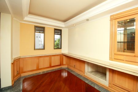 Apartamento à venda com 300m², 5 quartos e 5 vagassala de estar