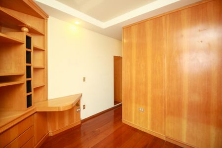 Apartamento à venda com 300m², 5 quartos e 5 vagasQuarto 2