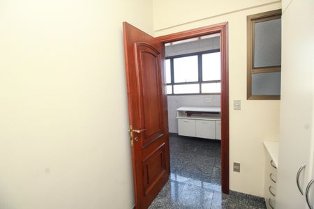Apartamento à venda com 300m², 5 quartos e 5 vagasDespensa