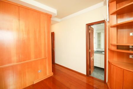 Apartamento à venda com 300m², 5 quartos e 5 vagasSuíte 2