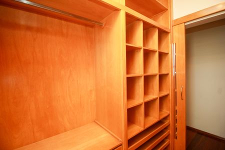 Apartamento à venda com 300m², 5 quartos e 5 vagasCloset  2
