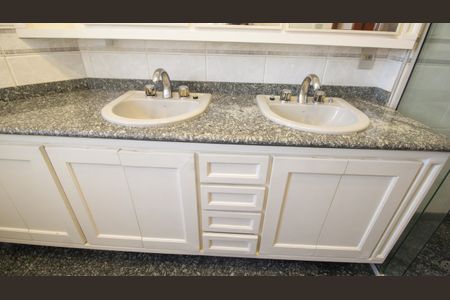 Apartamento à venda com 300m², 5 quartos e 5 vagasBanheiro Social 2