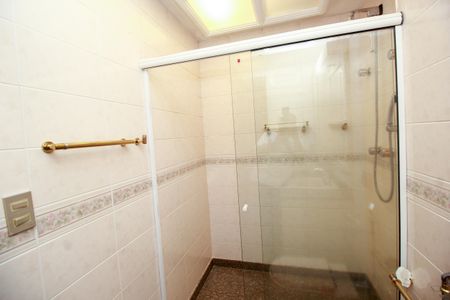 Apartamento à venda com 300m², 5 quartos e 5 vagasBanheiro da Suíte 1