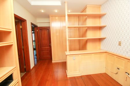 Apartamento à venda com 300m², 5 quartos e 5 vagasSuíte 1