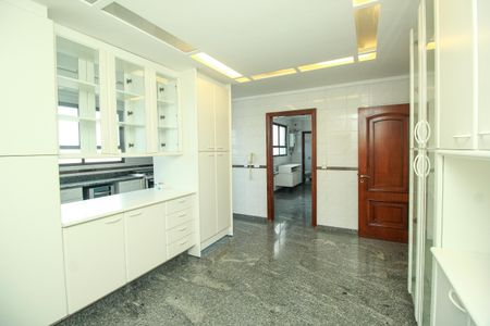 Apartamento à venda com 300m², 5 quartos e 5 vagascopa