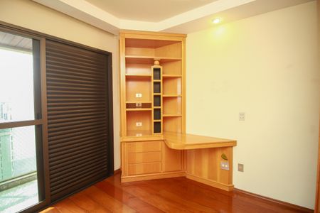 Apartamento à venda com 300m², 5 quartos e 5 vagasQuarto 2