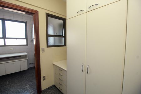 Apartamento à venda com 300m², 5 quartos e 5 vagasDespensa