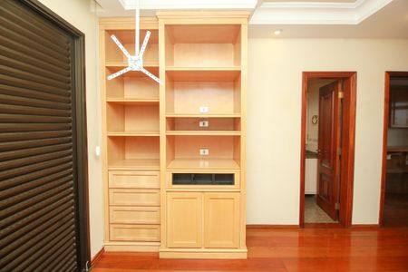 Apartamento à venda com 300m², 5 quartos e 5 vagasSuíte 1