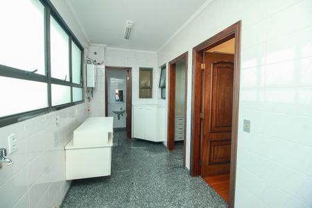 Apartamento à venda com 300m², 5 quartos e 5 vagasÁrea de Serviço