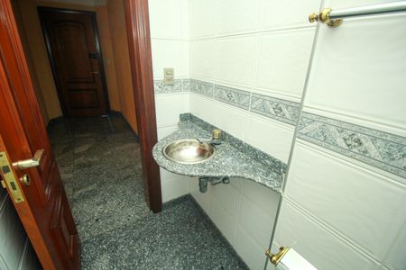 Apartamento à venda com 300m², 5 quartos e 5 vagasLavabo