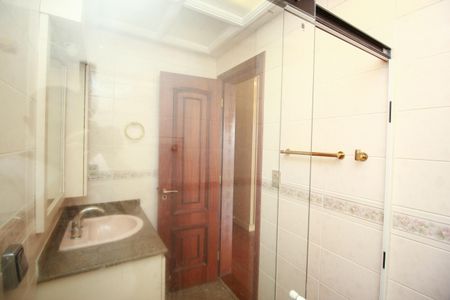 Apartamento à venda com 300m², 5 quartos e 5 vagasBanheiro da Suíte 1