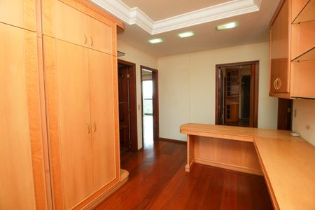 Apartamento à venda com 300m², 5 quartos e 5 vagasEscritório