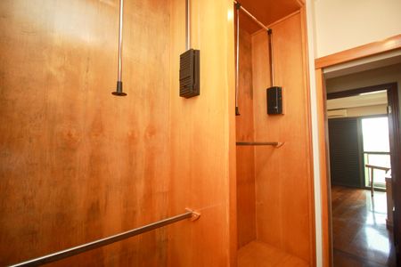 Apartamento à venda com 300m², 5 quartos e 5 vagasCloset  1