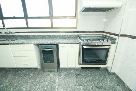 Apartamento à venda com 300m², 5 quartos e 5 vagasCozinha