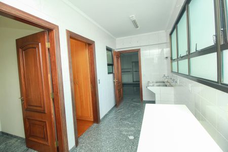 Apartamento à venda com 300m², 5 quartos e 5 vagasÁrea de Serviço