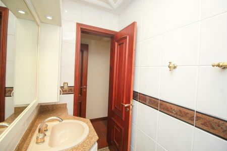 Apartamento à venda com 300m², 5 quartos e 5 vagasBanheiro Social 1