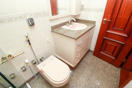 Apartamento à venda com 300m², 5 quartos e 5 vagasBanheiro da Suíte 1