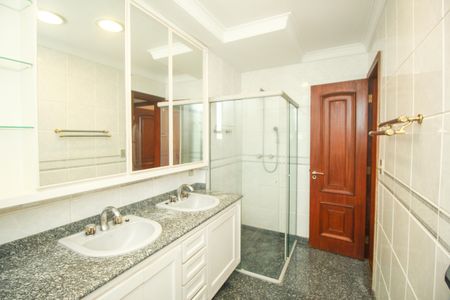 Apartamento à venda com 300m², 5 quartos e 5 vagasBanheiro Social 2