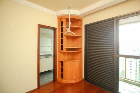 Apartamento à venda com 300m², 5 quartos e 5 vagasSuíte 2