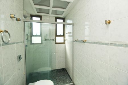 Apartamento à venda com 300m², 5 quartos e 5 vagasBanheiro da Suíte 2
