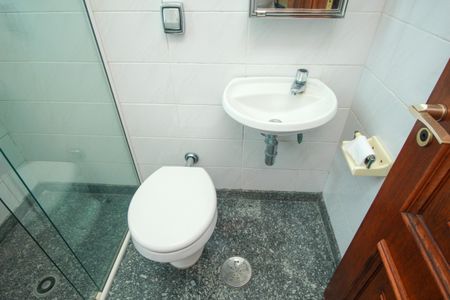 Apartamento à venda com 300m², 5 quartos e 5 vagasBanheiro de serviço