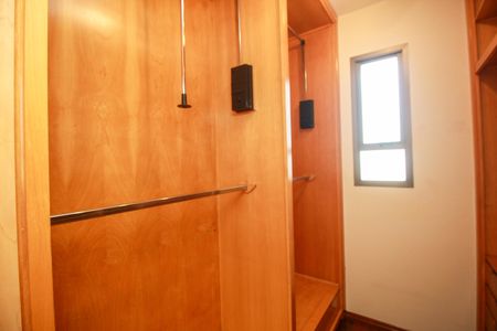 Apartamento à venda com 300m², 5 quartos e 5 vagasCloset  2