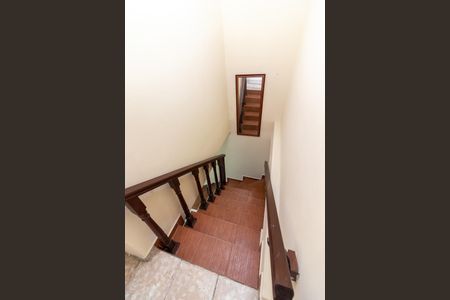 Casa para alugar com 180m², 3 quartos e 2 vagasEscada