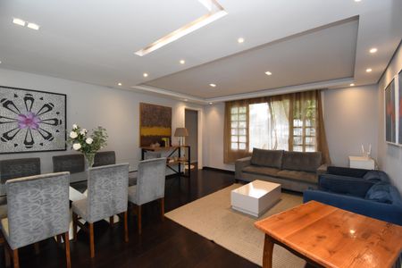 Casa para alugar com 182m², 4 quartos e 4 vagasSala