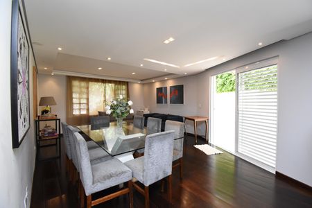 Casa para alugar com 182m², 4 quartos e 4 vagasSala