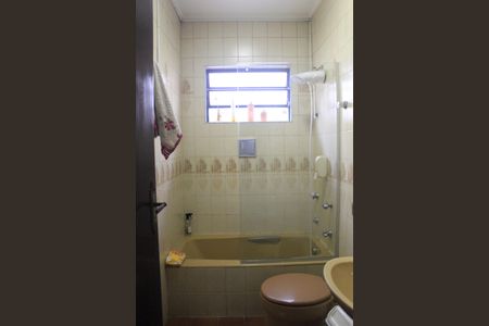 Casa à venda com 250m², 3 quartos e 3 vagasBanheiro social