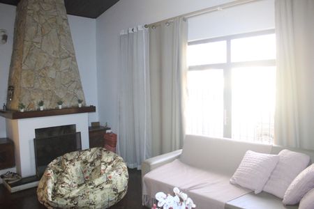 Casa à venda com 250m², 3 quartos e 3 vagasSala