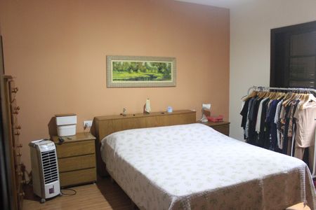 Casa à venda com 250m², 3 quartos e 3 vagasSuíte