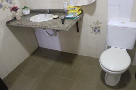 Casa à venda com 250m², 3 quartos e 3 vagasBanheiro da Suíte