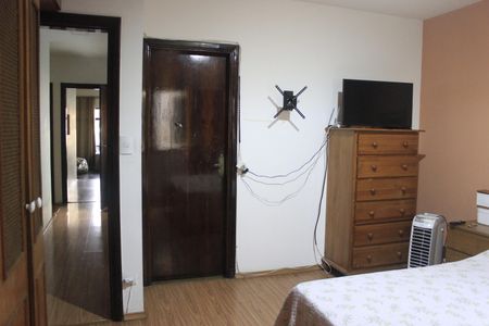 Casa à venda com 250m², 3 quartos e 3 vagasSuíte