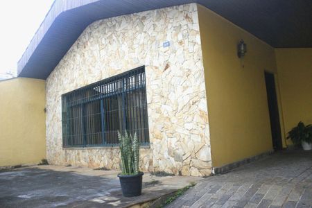 Casa à venda com 250m², 3 quartos e 3 vagasFachada e garagem