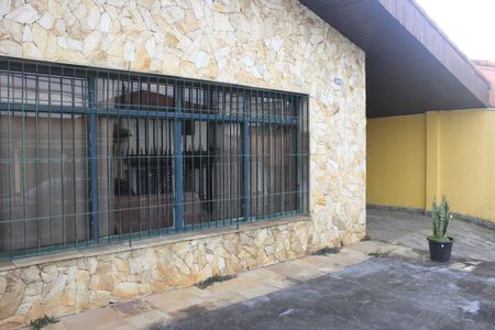 Casa à venda com 250m², 3 quartos e 3 vagasFachada e garagem