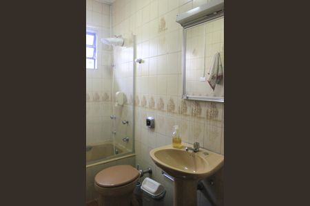 Casa à venda com 250m², 3 quartos e 3 vagasBanheiro social